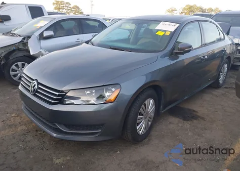2014 Volkswagen Passat 2.5L S z USA, uszkodzony, nr VIN 1VWAP7A30EC038302